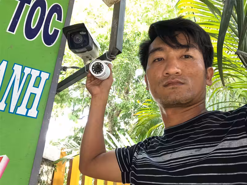 Lắp đặt camera DS-2CE16D0T-IR LED SMD NGOÀI HÀNG 3 CỬA.