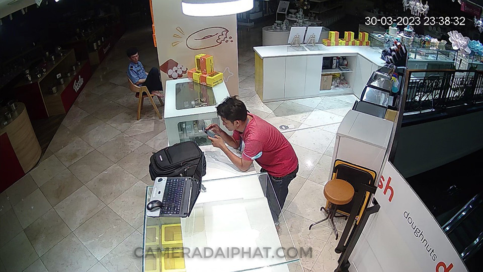 Hình ảnh thực tế của camera Imou F22P được lắp đặt tại trung tâm thương mại DiamondPlaza