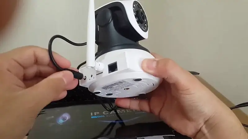 Kết nối nguồn, khởi động và reset lại camera wifi của anh chị